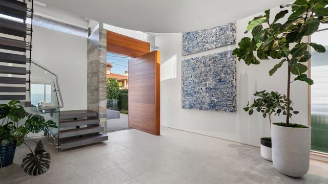 1230 Neptune Ave, Encinitas CA: https://media.crmls.org/mediaz/e3741a9d-590a-45b7-bff0-63208c7e7807.jpg