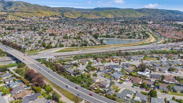 883 Vasona Street, Milpitas CA: https://media.crmls.org/mediaz/e3743970-f401-4843-b083-4979b21dc590.jpg