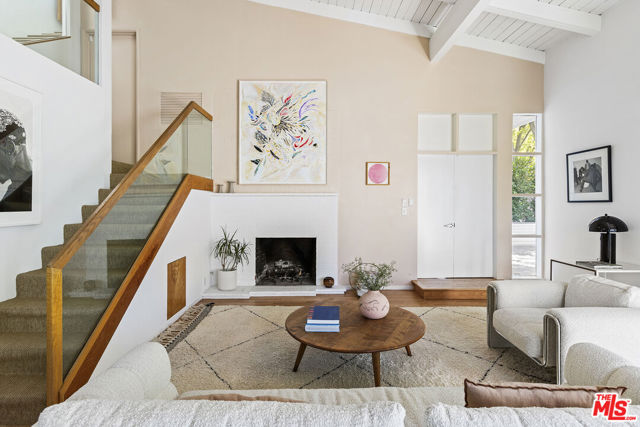 3820 Broadlawn Drive, Los Angeles CA: https://media.crmls.org/mediaz/e374819a-0023-44dc-ae7d-adc9113f6209.jpg