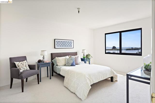 545 Pierce St, Albany CA: https://media.crmls.org/mediaz/e374a391-cc41-4c59-be20-89d1297075f8.jpg