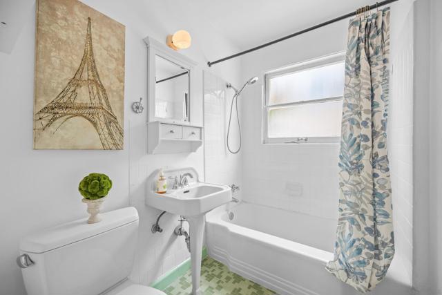 1205 Park Row, La Jolla CA: https://media.crmls.org/mediaz/e374b6be-5ca2-44ac-81df-26404cfb7e8a.jpg