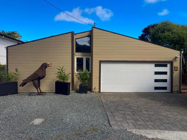 1161 Tamarind Street, Montara CA: https://media.crmls.org/mediaz/e37542e1-e879-4276-91b6-63fb2e4999dd.jpg