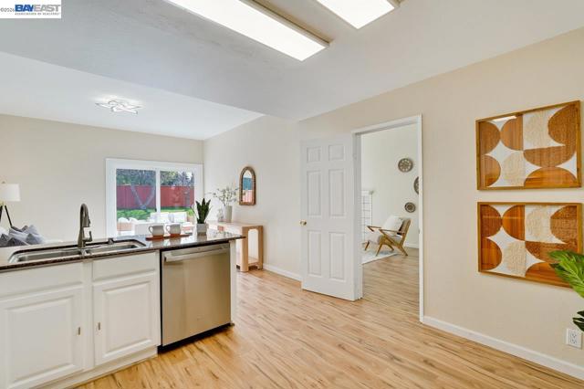 Image 20 of 58 For 4691 Rousillon Ave