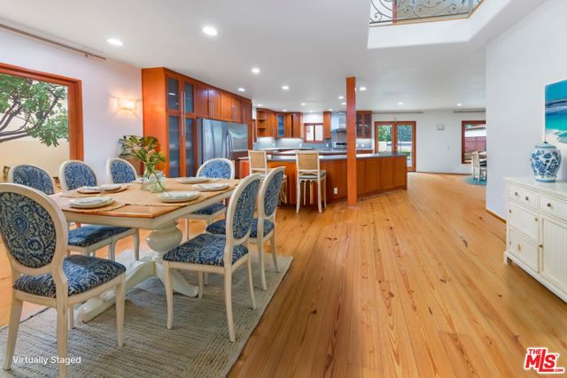 10734 Lindbrook Drive, Los Angeles CA: https://media.crmls.org/mediaz/e3760638-fb6d-472f-a12e-3a7abf47b53f.jpg