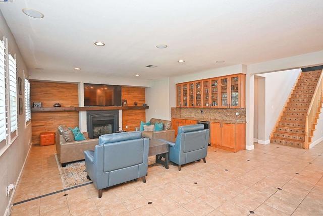 320 Oaks Bridge Pl, Pleasanton CA: https://media.crmls.org/mediaz/e37629e8-4079-4606-9d6d-0600bb4d8d09.jpg