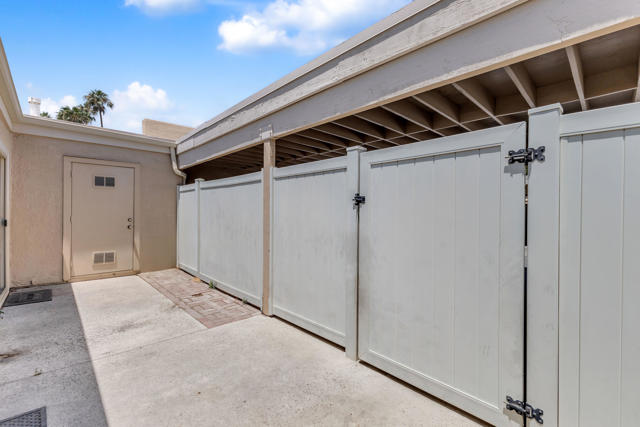 35970 Lindera Court, Rancho Mirage CA: https://media.crmls.org/mediaz/e3762dd0-23e8-44e6-9cf1-869034b09ec3.jpg