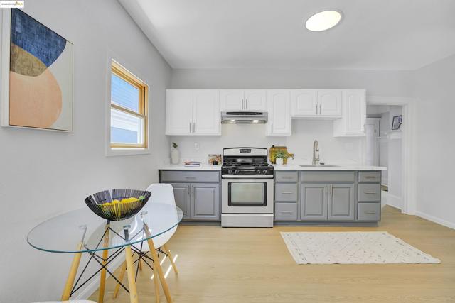 3034 Martin Luther King Jr Way, Oakland CA: https://media.crmls.org/mediaz/e37657d3-beb1-4500-851f-ea0fa5418526.jpg