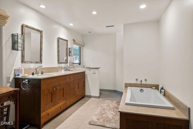 Detail Gallery Image 16 of 29 For 880 Azure Ct, Oak View,  CA 93022 - 3 Beds | 3/1 Baths