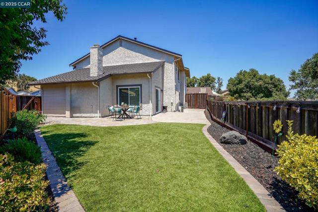 2132 Rock Pass Pl, Martinez CA: https://media.crmls.org/mediaz/e3774a56-f239-4e7b-a09b-d344a7cb1b02.jpg