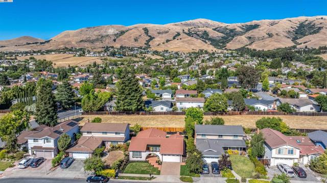 45548 Cherokee Ln, Fremont CA: https://media.crmls.org/mediaz/e37827c5-b580-4fe9-a570-db7c4dc48b81.jpg