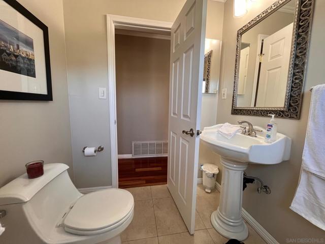 4275 Crestview, La Mesa CA: https://media.crmls.org/mediaz/e378286a-7360-49f5-a744-9f69c3799289.jpg
