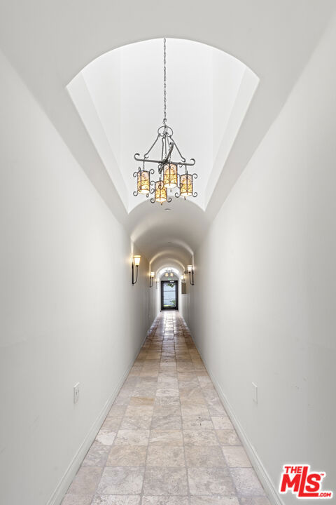 https://media.crmls.org/mediaz/e3782fb4-df81-4ba9-ad44-804b85dc4c6e.jpg?preset=X-Large