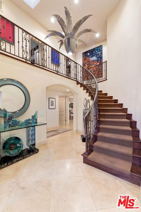 Drew Fenton | 10212 Briarwood Drive Los Angeles CA | MLS: 7608311