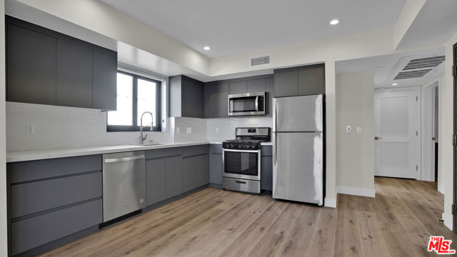 846 S Mariposa Avenue, Los Angeles CA: https://media.crmls.org/mediaz/e3790b2d-6421-40e6-9865-8658f0daa976.jpg