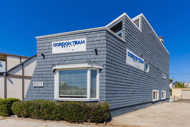 2516 Roosevelt Boulevard, Oxnard CA: https://media.crmls.org/mediaz/e3794602-1bfa-40b2-9ae1-94b25b982def.jpg