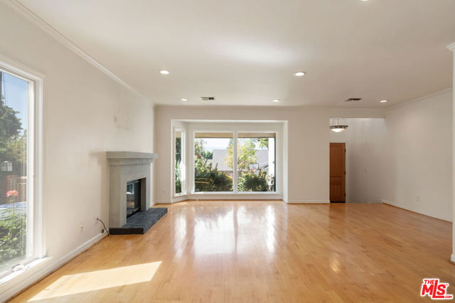 2049 Watson Street, Glendale CA: https://media.crmls.org/mediaz/e37a211e-3452-4f9d-a790-d7cbc055711d.jpg