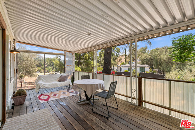 11320 Alethea Drive, Sunland CA: https://media.crmls.org/mediaz/e37a90b3-6141-45f7-8428-8507f32d6852.jpg
