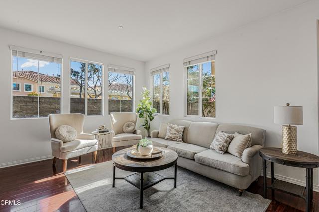 Detail Gallery Image 8 of 50 For 2916 Esperanza Way #F,  Simi Valley,  CA 93063 - 4 Beds | 3 Baths