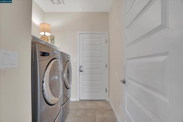 1030 Clear Lake Dr, Oakley CA: https://media.crmls.org/mediaz/e37ab7c4-9f99-471d-a97a-7ca022e61df5.jpg