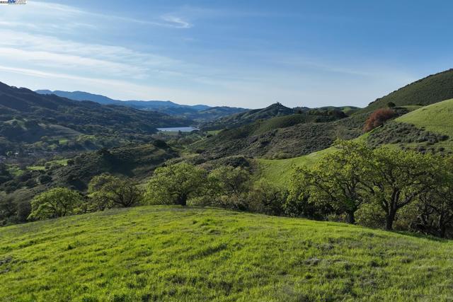 0 Oak Glen Ave, Morgan Hill CA: https://media.crmls.org/mediaz/e37ac8fc-3aab-41c8-bcb4-2d45a3a794e8.jpg
