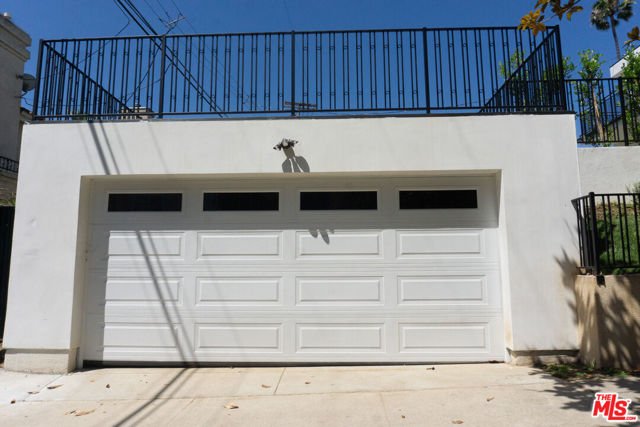 10360 Ilona Avenue, Los Angeles CA: https://media.crmls.org/mediaz/e37af18f-c3c9-4b38-8b0a-a5933c8156dc.jpg