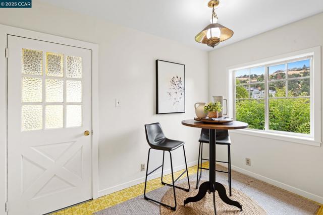 466 Clark St, Crockett CA: https://media.crmls.org/mediaz/e37c35c9-aaab-4cc3-a509-5bfa80b1a00a.jpg
