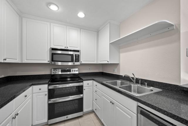 750 State St, San Diego CA: https://media.crmls.org/mediaz/e37c46d2-85ad-465a-aa18-f3c3498f922f.jpg
