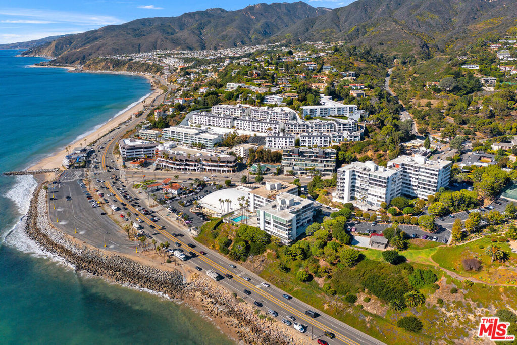https://media.crmls.org/mediaz/e37c5935-11da-4de3-889f-d1ba58fd8f87.jpg?preset=X-Large