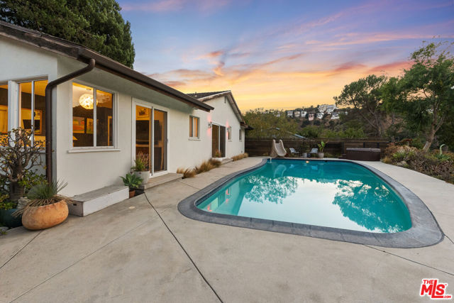 2316 Laurelmont Place, Los Angeles CA: https://media.crmls.org/mediaz/e37ce6bf-0ce0-4c6f-9415-602a4097f36b.jpg
