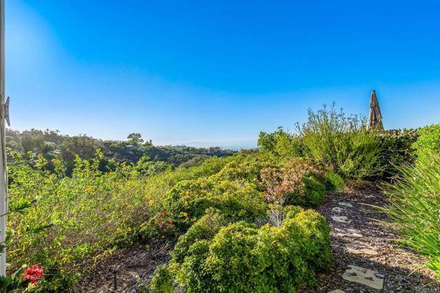 Detail Gallery Image 11 of 36 For 28623 Willow Park Rd, Escondido,  CA 92026 - 3 Beds | 3 Baths