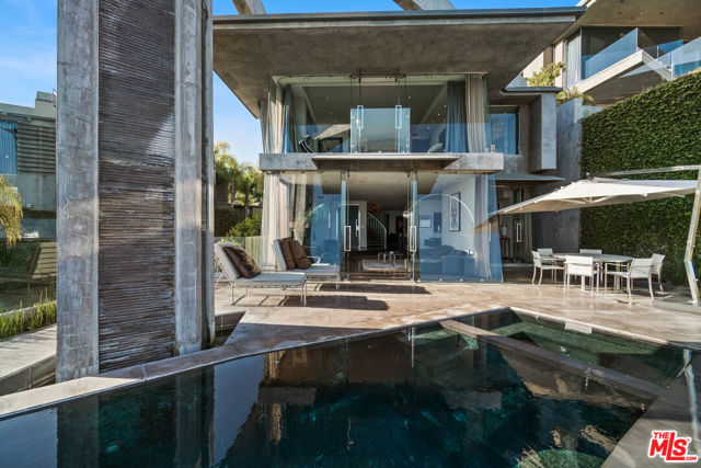 1742 Viewmont Drive, Los Angeles CA: https://media.crmls.org/mediaz/e37d4a9f-f050-4ab7-b35b-1b024cc9adf1.jpg
