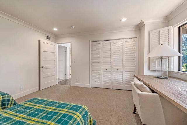 700 Sand Hill Circle, Menlo Park CA: https://media.crmls.org/mediaz/e37d7328-a31e-4097-9de0-0263abf51e92.jpg