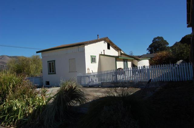 488 Garden Avenue, Aromas CA: https://media.crmls.org/mediaz/e37e5c69-4136-47e2-8375-20e01484a0df.jpg