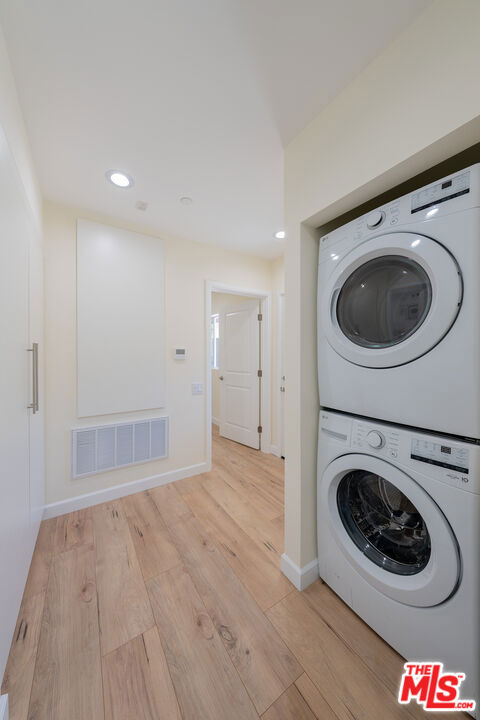 1031 Thompson, Glendale CA: https://media.crmls.org/mediaz/e3803756-15dd-4a48-b7d8-692d2ca20aa9.jpg