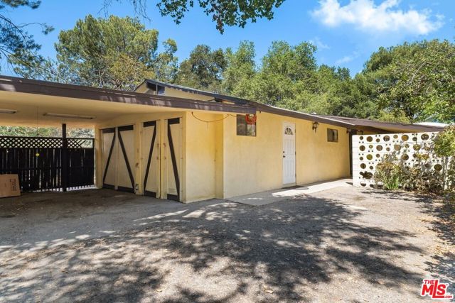 9762 Sunland Boulevard photo 6