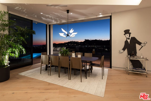 2371 Achilles Drive, Los Angeles CA: https://media.crmls.org/mediaz/e38122ed-51a8-480f-8302-7e697c4c2458.jpg