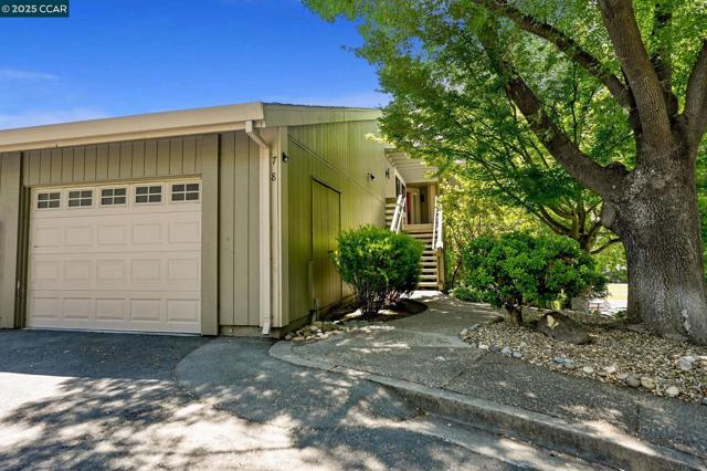 600 Terra California Dr, Walnut Creek CA: https://media.crmls.org/mediaz/e38171df-0c4c-4508-be32-183efc4df7de.jpg