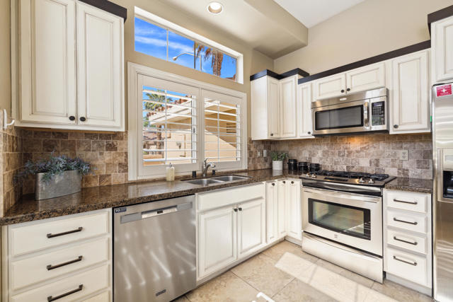 37563 Blue Sky Avenue, Palm Desert CA: https://media.crmls.org/mediaz/e3818a80-b93f-49c6-9225-b1c65d75bf8a.jpg