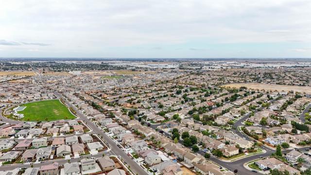 15954 Testarossa Street, Lathrop CA: https://media.crmls.org/mediaz/e381e80b-ce2a-4bfb-ab21-4ee279e500b5.jpg