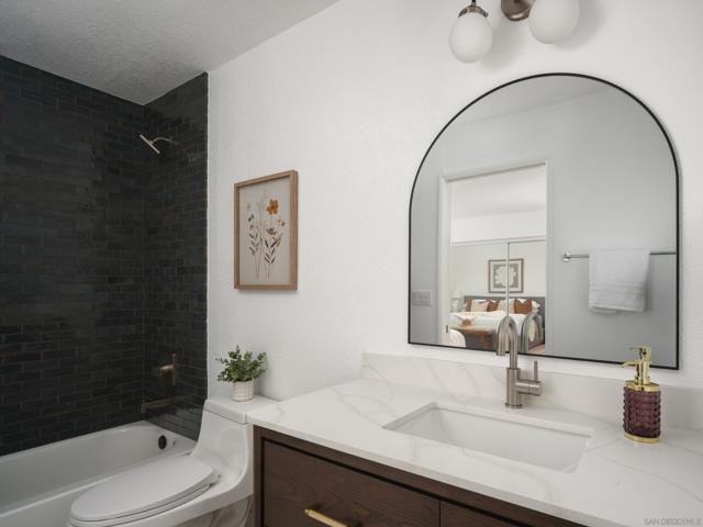 4630 Pannonia Rd, Carlsbad CA: https://media.crmls.org/mediaz/e3820b8b-c129-47fd-96f0-7d624e2aae34.jpg