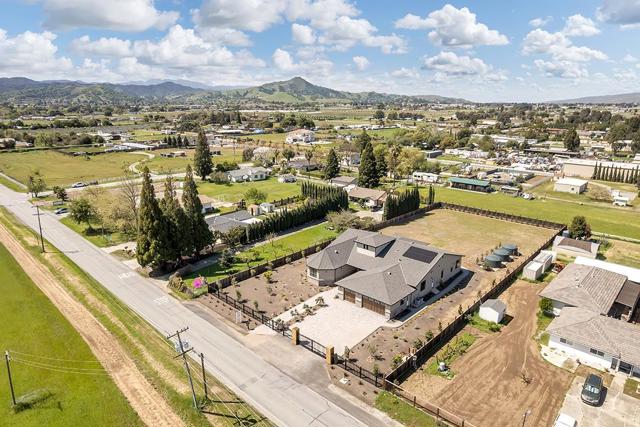 475 E Middle Avenue, San Martin CA: https://media.crmls.org/mediaz/e3825b80-aa68-4f20-933b-d5722c2c6b8d.jpg