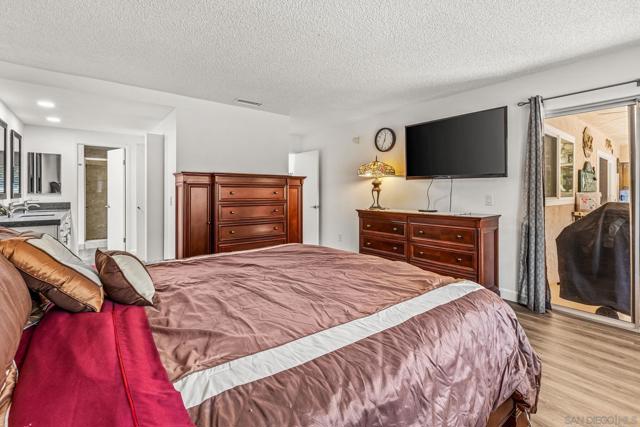 1261 La Mirada Ave, Escondido CA: https://media.crmls.org/mediaz/e3827434-da97-451b-889c-3b3469b11f8c.jpg