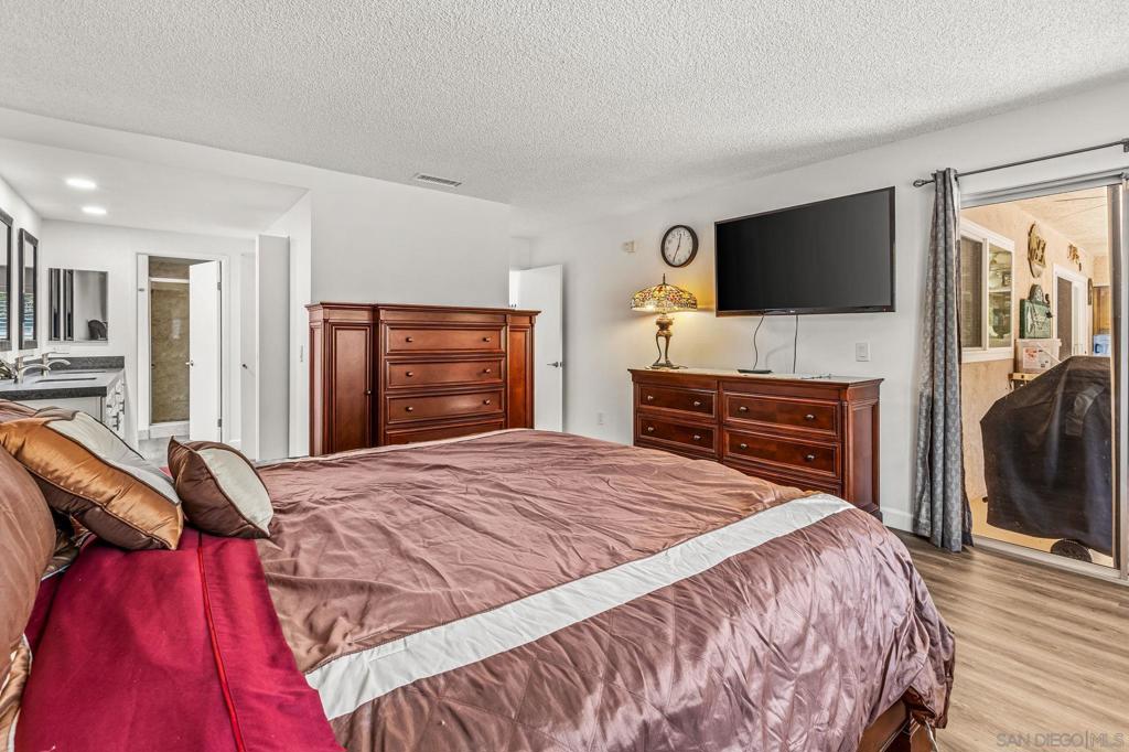 MLS #250043092SD image #19