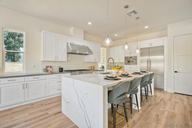 16350 Sage Trails Ct, Poway CA: https://media.crmls.org/mediaz/e3829b14-f6c0-4efb-9ca2-8042f065903d.jpg