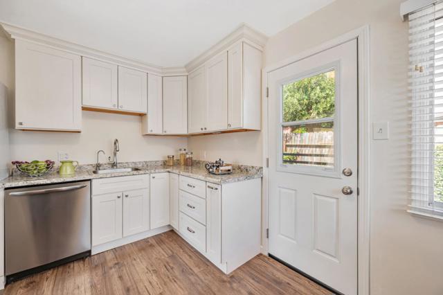 508 Wessex Way, Belmont CA: https://media.crmls.org/mediaz/e383b356-ab96-4921-88d1-a9d663a3ae2b.jpg