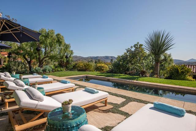 17484 El Vuelo, Rancho Santa Fe CA: https://media.crmls.org/mediaz/e3845fab-c16d-4d4e-9461-1e2d5cb2d2f1.jpg