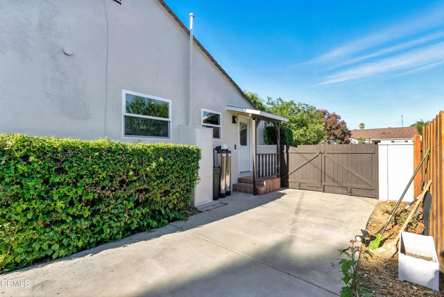7917 Ostrom Avenue, Van Nuys CA: https://media.crmls.org/mediaz/e384fbe5-f38a-4d3c-a44a-60d79d57dacd.jpg