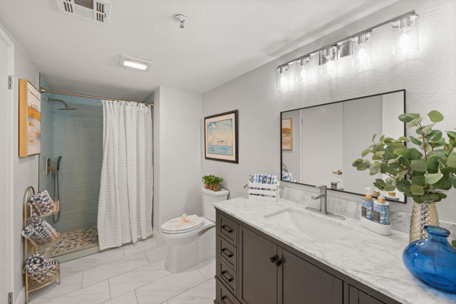 500 E Amado Road, Palm Springs CA: https://media.crmls.org/mediaz/e386bd3b-2856-481f-af50-acf3cd2ba4c0.jpg