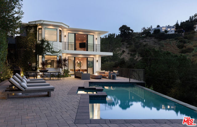 3820 Knobhill Drive, Sherman Oaks CA: https://media.crmls.org/mediaz/e3873644-e778-49c4-9e43-62dfee7c0b8b.jpg