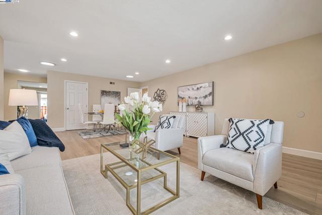 42857 Everglades Park Drive, Fremont CA: https://media.crmls.org/mediaz/e387c721-0a48-4d63-b12c-43b75a004ed1.jpg